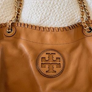 Tory Burch shoulder bag. Brown leather. Great condition.